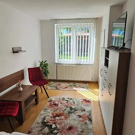 Privat Agnesa Konukevi *